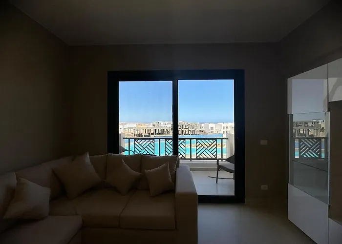 3 Bedrooms Penthouse With Sea View Apartment *