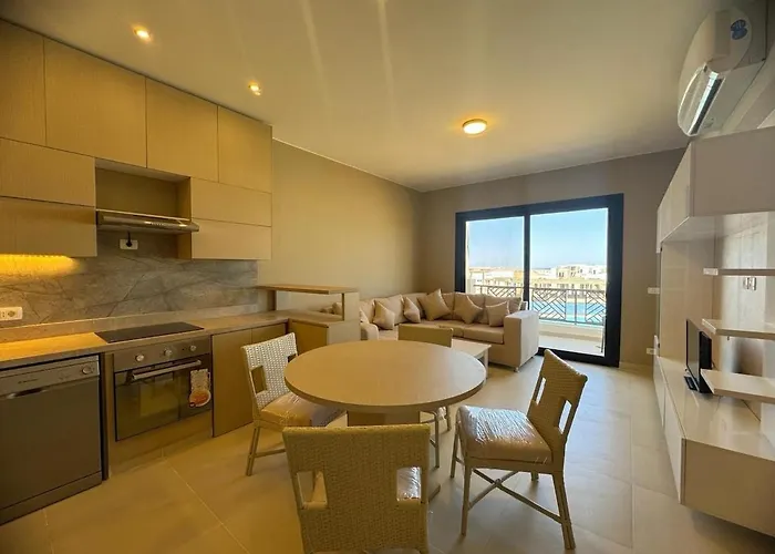 3 Bedrooms Penthouse With Sea View